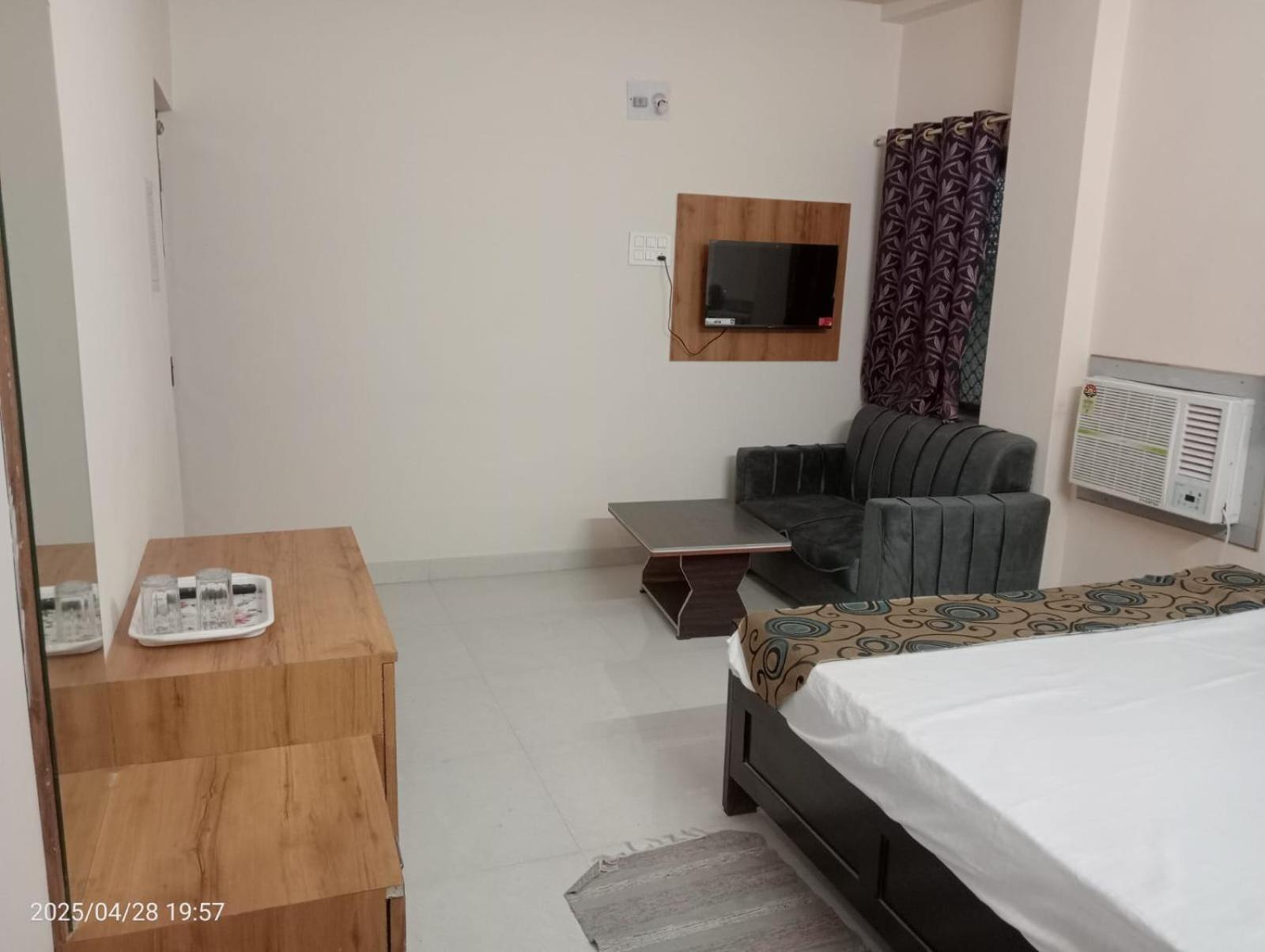 Hotel Vishwa Residency Патна Номер фото