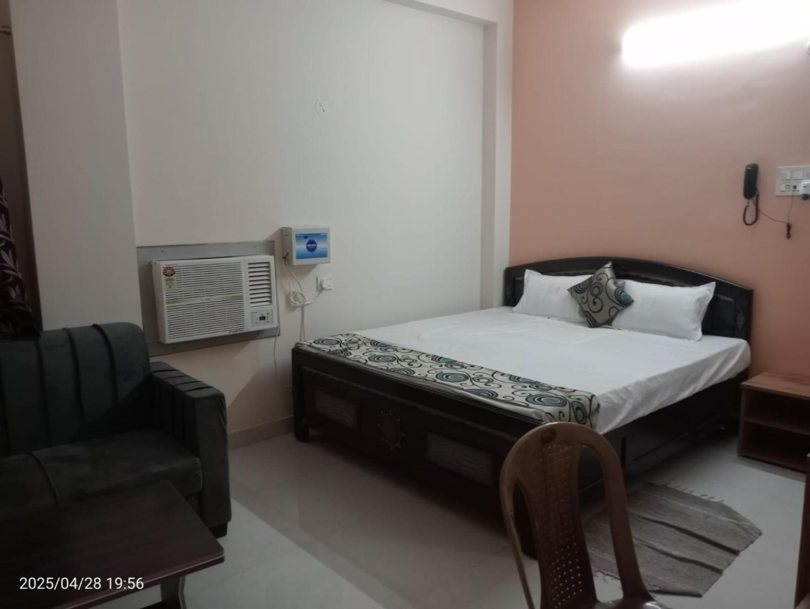 Hotel Vishwa Residency Патна Номер фото