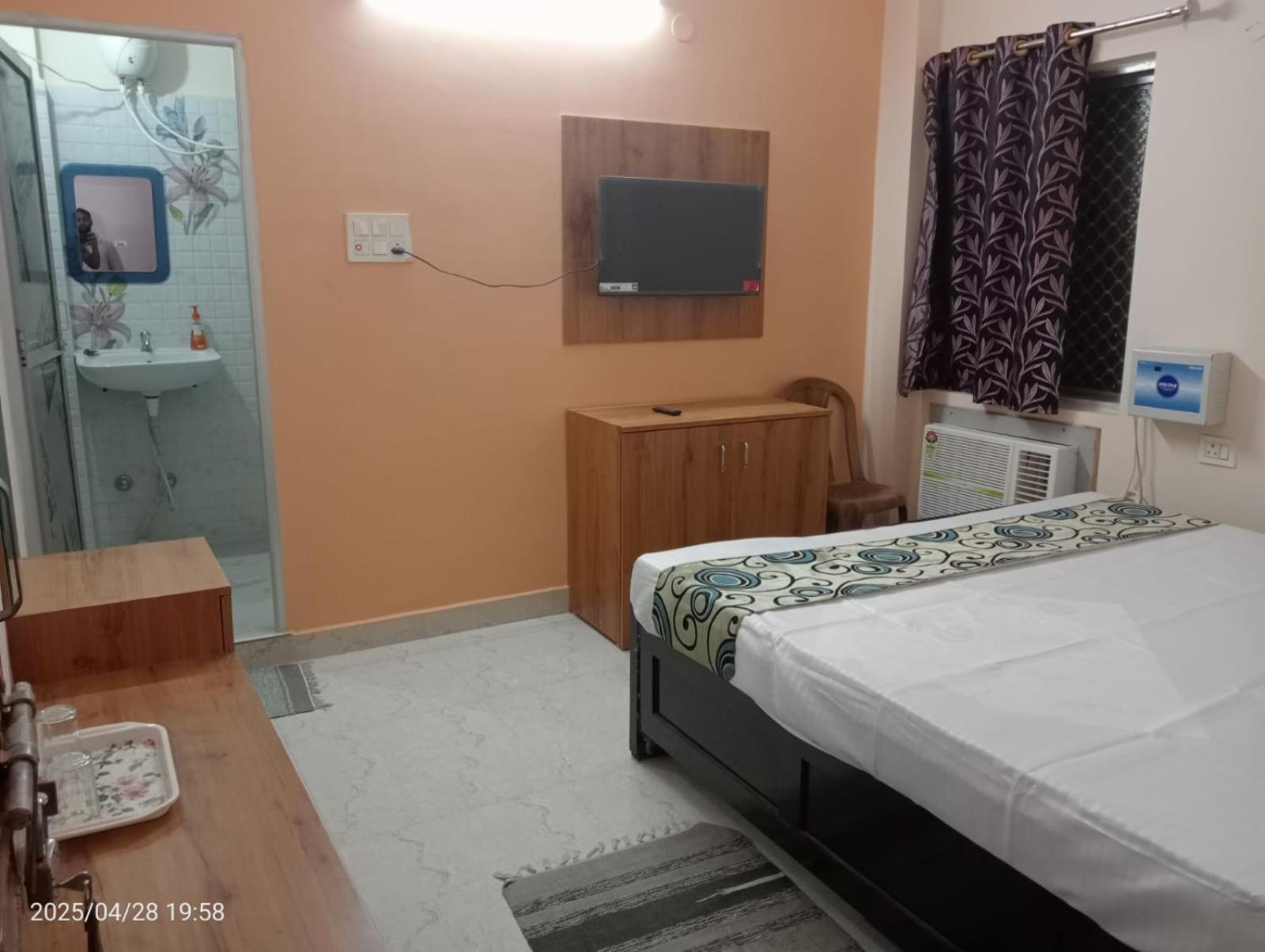 Hotel Vishwa Residency Патна Номер фото